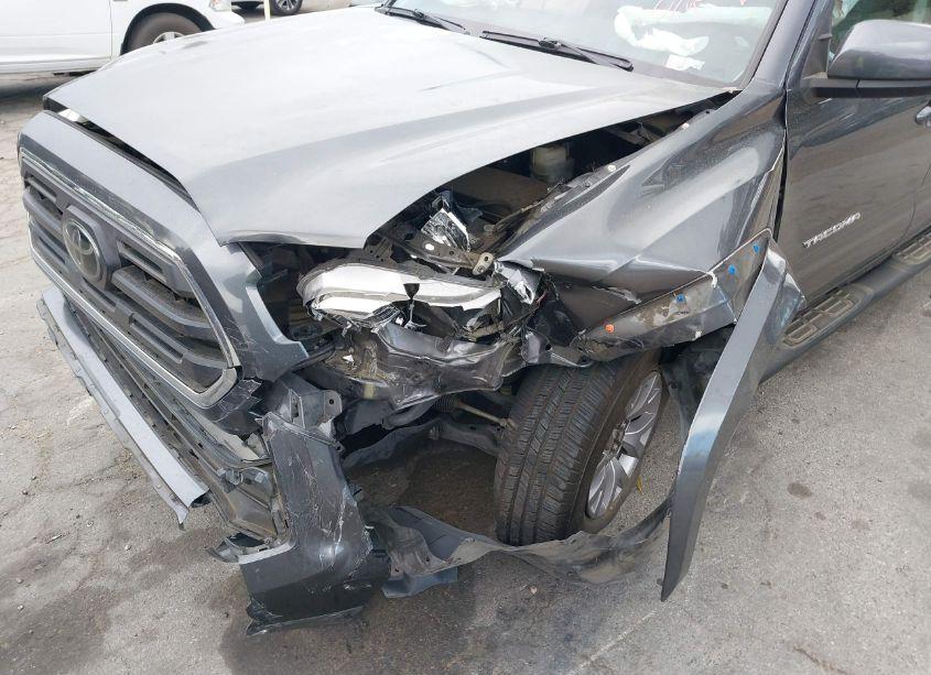 Photo 5 of 2018 Toyota Tacoma SR5 V6 (VIN 3TMAZ5CN0JM074662)