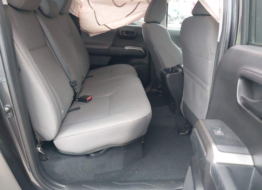 Photo 7 of 2018 Toyota Tacoma SR5 V6 (VIN 3TMAZ5CN0JM074662)