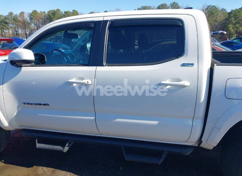 Photo 14 of 2017 Toyota Tacoma SR5 V6 (VIN 3TMAZ5CN1HM042569)