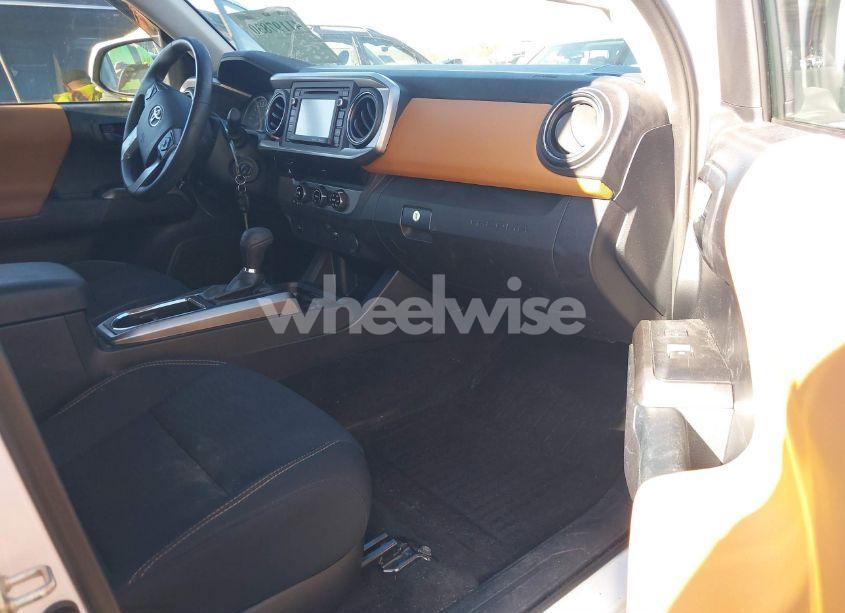 Photo 5 of 2017 Toyota Tacoma SR5 V6 (VIN 3TMAZ5CN1HM042569)