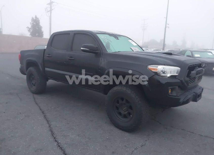 2018 Toyota Tacoma TRD SPORT (VIN 3TMAZ5CN1JM054436) main photo