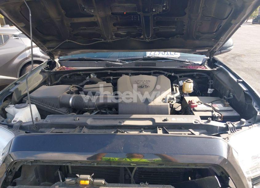 Photo 10 of 2018 Toyota Tacoma TRD SPORT (VIN 3TMAZ5CN1JM054436)