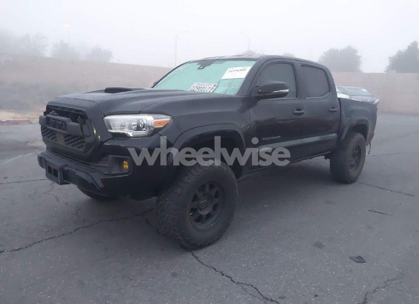 Photo 2 of 2018 Toyota Tacoma TRD SPORT (VIN 3TMAZ5CN1JM054436)