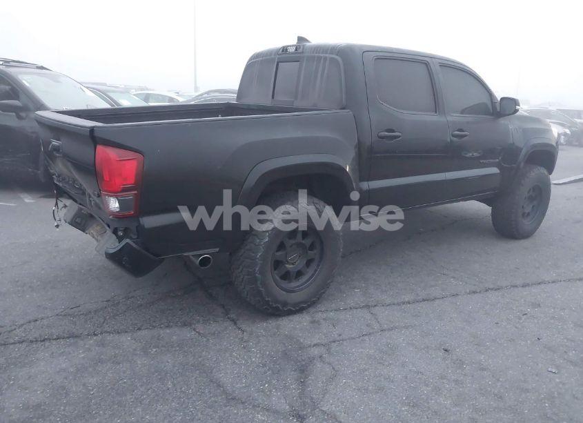 Photo 4 of 2018 Toyota Tacoma TRD SPORT (VIN 3TMAZ5CN1JM054436)