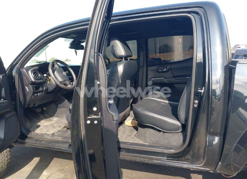 Photo 8 of 2018 Toyota Tacoma TRD SPORT (VIN 3TMAZ5CN1JM054436)