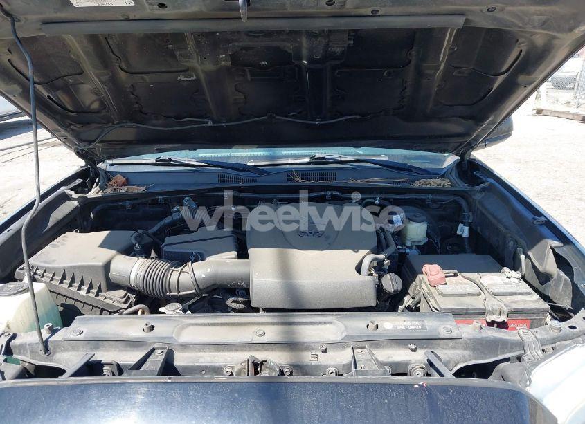 Photo 10 of 2018 Toyota Tacoma SR5 V6 (VIN 3TMAZ5CN1JM061127)