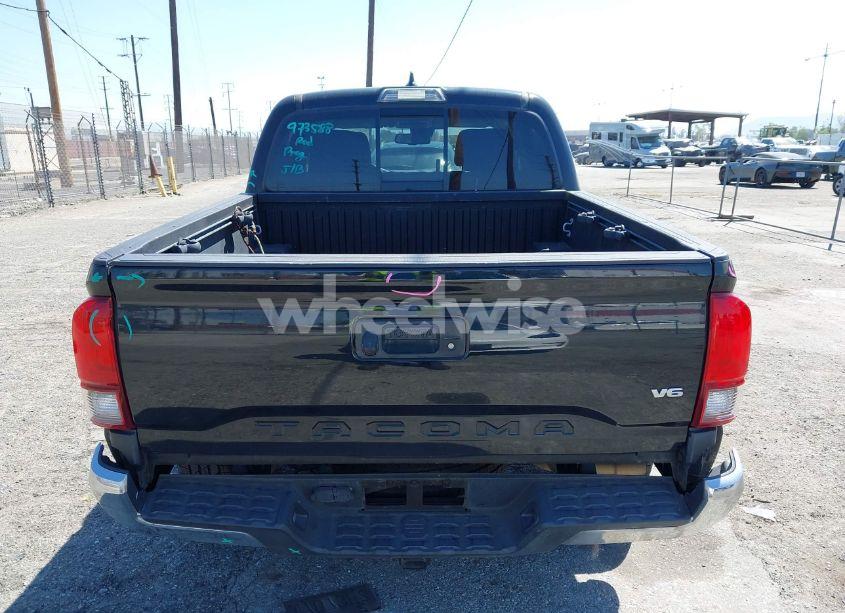 Photo 16 of 2018 Toyota Tacoma SR5 V6 (VIN 3TMAZ5CN1JM061127)