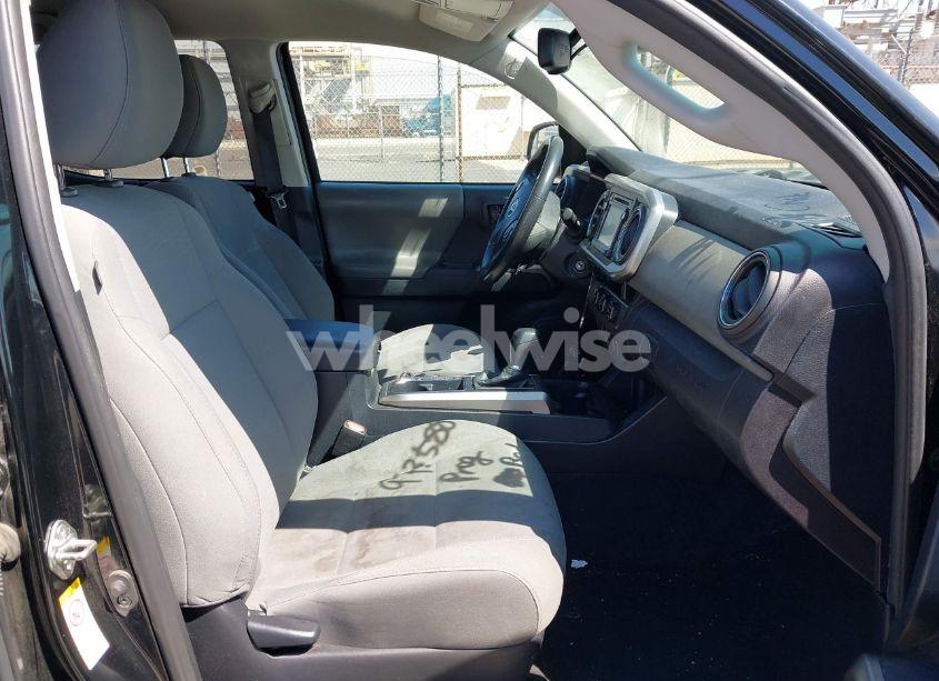 Photo 5 of 2018 Toyota Tacoma SR5 V6 (VIN 3TMAZ5CN1JM061127)