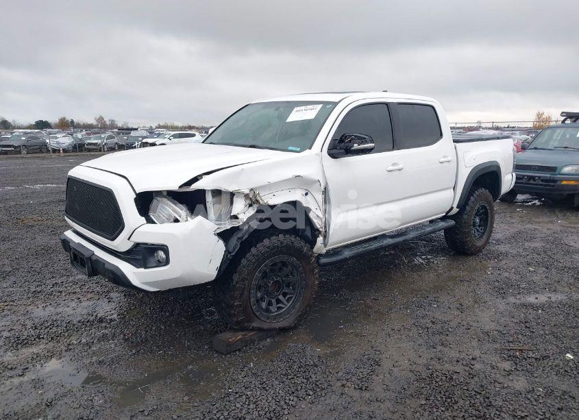 Photo 2 of 2016 Toyota Tacoma TRD OFF ROAD (VIN 3TMAZ5CN2GM010468)