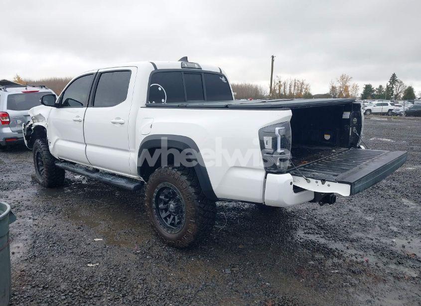 Photo 3 of 2016 Toyota Tacoma TRD OFF ROAD (VIN 3TMAZ5CN2GM010468)
