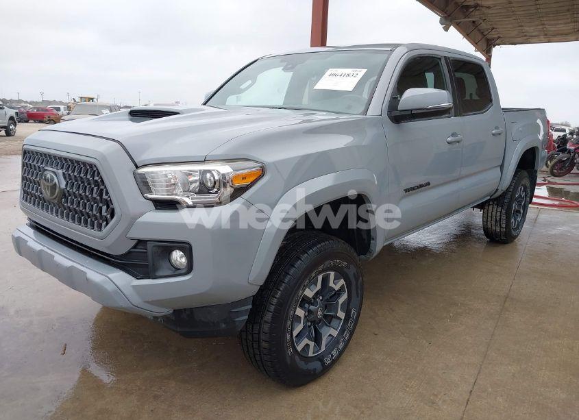 Photo 2 of 2019 Toyota Tacoma (VIN 3TMAZ5CN2KM098933)