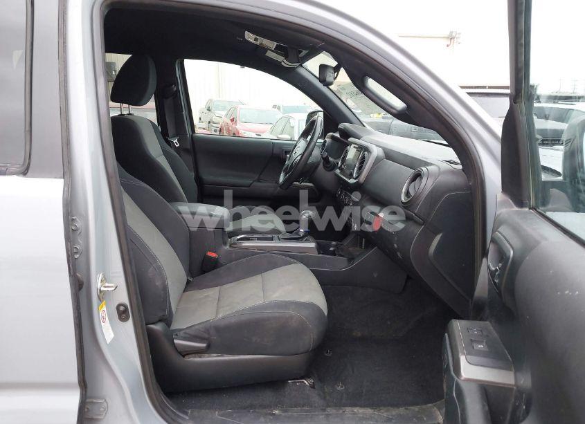 Photo 5 of 2019 Toyota Tacoma (VIN 3TMAZ5CN2KM098933)