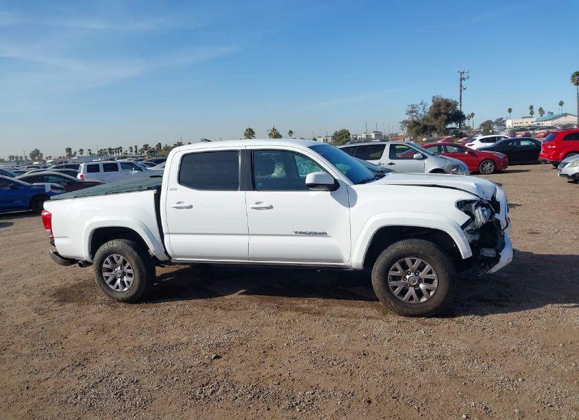 Photo 14 of 2017 Toyota Tacoma SR5 V6 (VIN 3TMAZ5CN3HM027832)