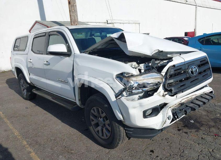 2017 Toyota Tacoma SR5 V6 (VIN 3TMAZ5CN3HM045330) main photo