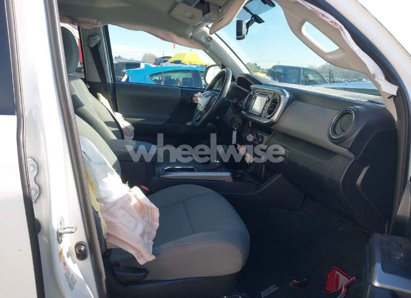 Photo 5 of 2017 Toyota Tacoma SR5 V6 (VIN 3TMAZ5CN3HM045330)