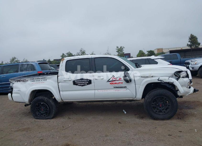 Photo 13 of 2018 Toyota Tacoma TRD OFF ROAD (VIN 3TMAZ5CN3JM054602)