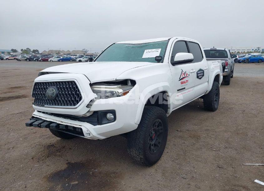 Photo 2 of 2018 Toyota Tacoma TRD OFF ROAD (VIN 3TMAZ5CN3JM054602)