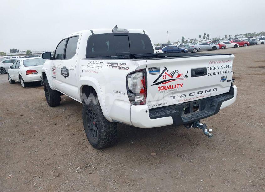 Photo 3 of 2018 Toyota Tacoma TRD OFF ROAD (VIN 3TMAZ5CN3JM054602)