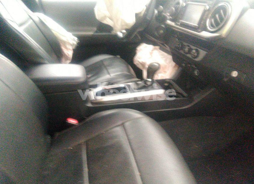 Photo 5 of 2018 Toyota Tacoma SR5 V6 (VIN 3TMAZ5CN3JM066409)