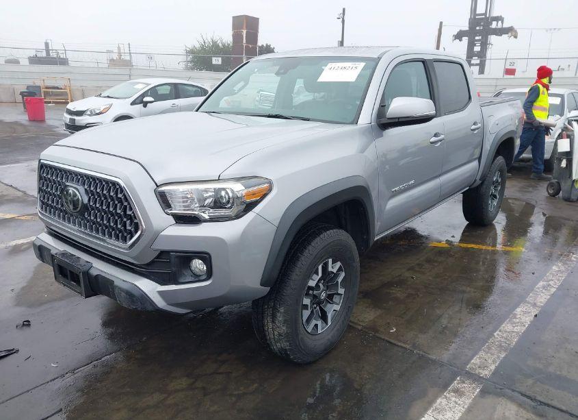Photo 2 of 2019 Toyota Tacoma TRD OFF ROAD (VIN 3TMAZ5CN3KM084037)