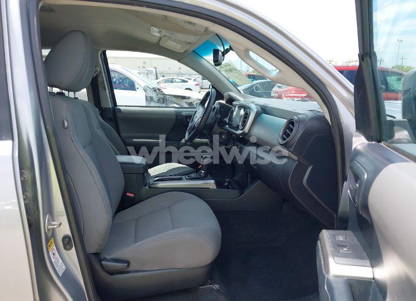 Photo 5 of 2017 Toyota Tacoma SR5 V6 (VIN 3TMAZ5CN4HM027418)