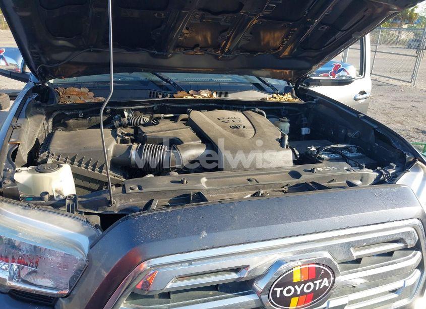 Photo 10 of 2018 Toyota Tacoma SR5 V6 (VIN 3TMAZ5CN4JM069965)