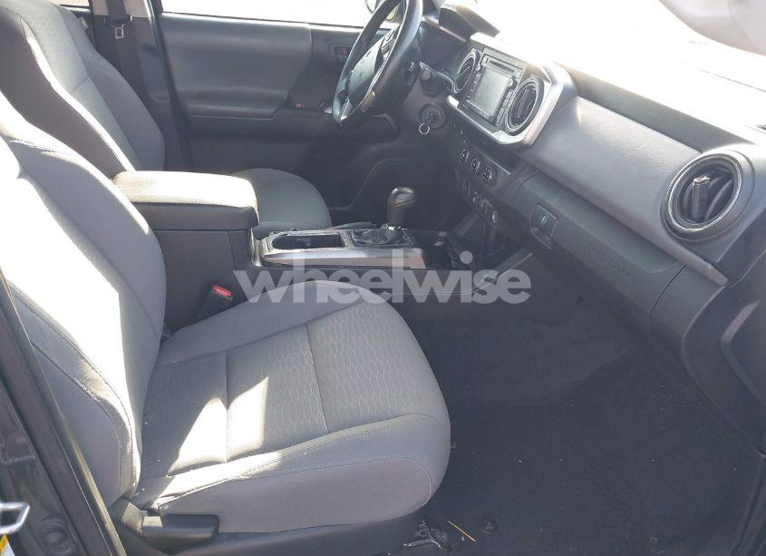 Photo 5 of 2018 Toyota Tacoma SR5 V6 (VIN 3TMAZ5CN4JM069965)