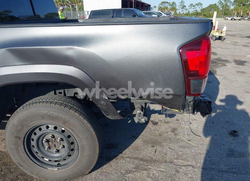 Photo 6 of 2018 Toyota Tacoma SR5 V6 (VIN 3TMAZ5CN4JM069965)