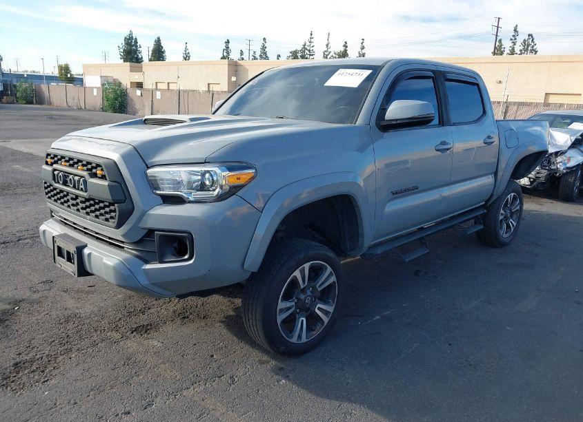 Photo 2 of 2019 Toyota Tacoma TRD SPORT (VIN 3TMAZ5CN4KM105221)