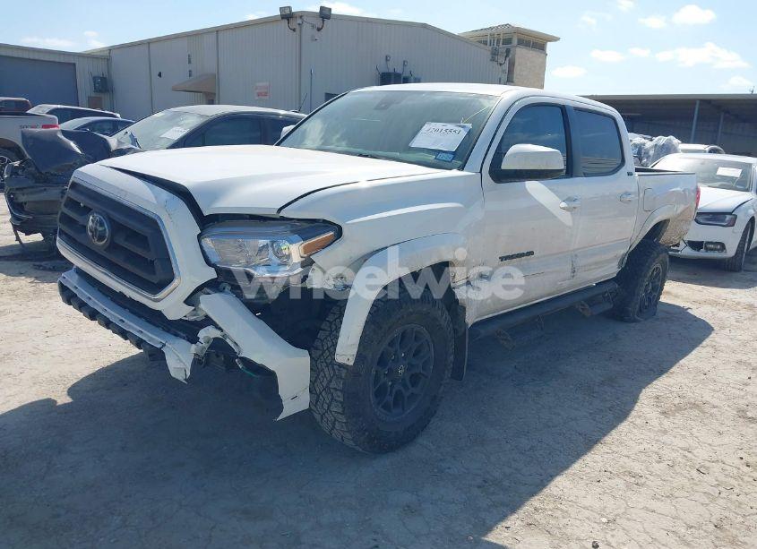 Photo 2 of 2022 Toyota Tacoma SR5 V6 (VIN 3TMAZ5CN4NM165679)
