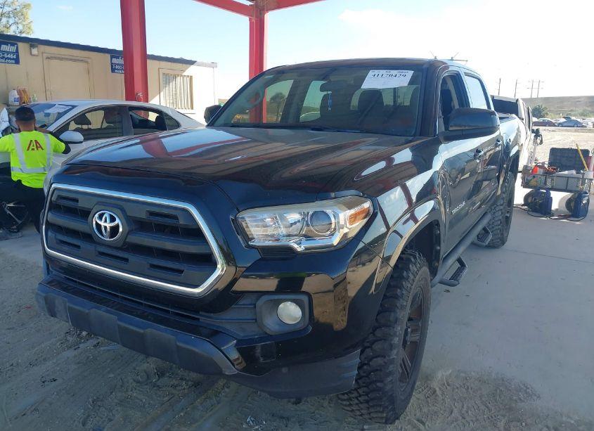Photo 2 of 2016 Toyota Tacoma SR5 V6 (VIN 3TMAZ5CN5GM001439)