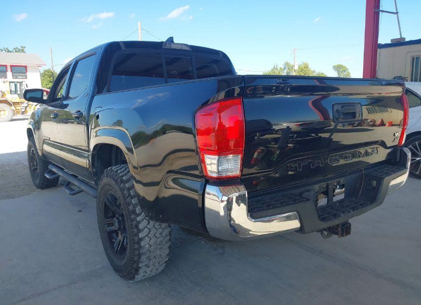 Photo 3 of 2016 Toyota Tacoma SR5 V6 (VIN 3TMAZ5CN5GM001439)