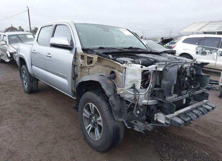 2018 Toyota Tacoma (VIN 3TMAZ5CN5JM055914) main photo