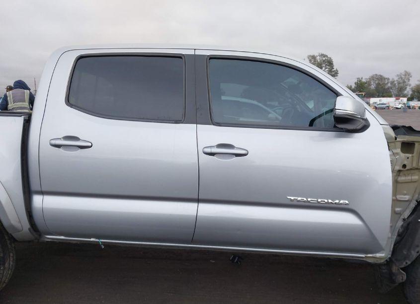 Photo 13 of 2018 Toyota Tacoma (VIN 3TMAZ5CN5JM055914)