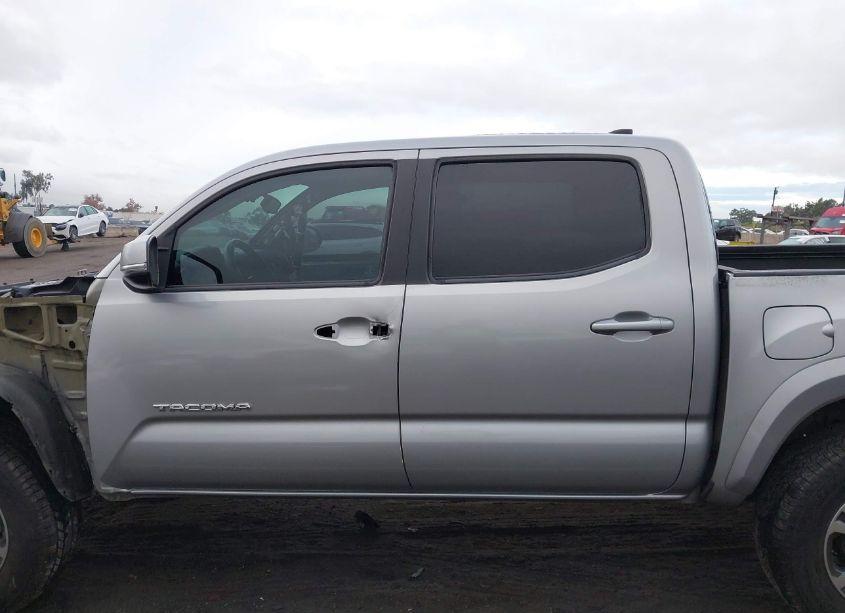 Photo 14 of 2018 Toyota Tacoma (VIN 3TMAZ5CN5JM055914)