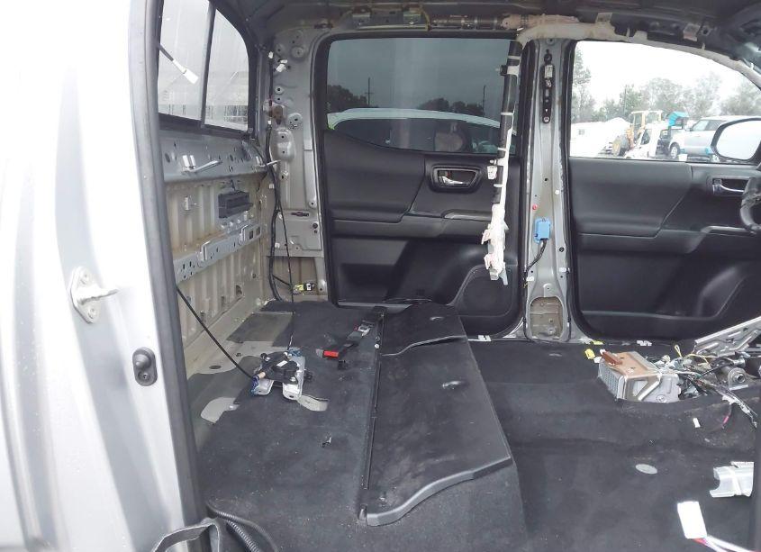 Photo 8 of 2018 Toyota Tacoma (VIN 3TMAZ5CN5JM055914)