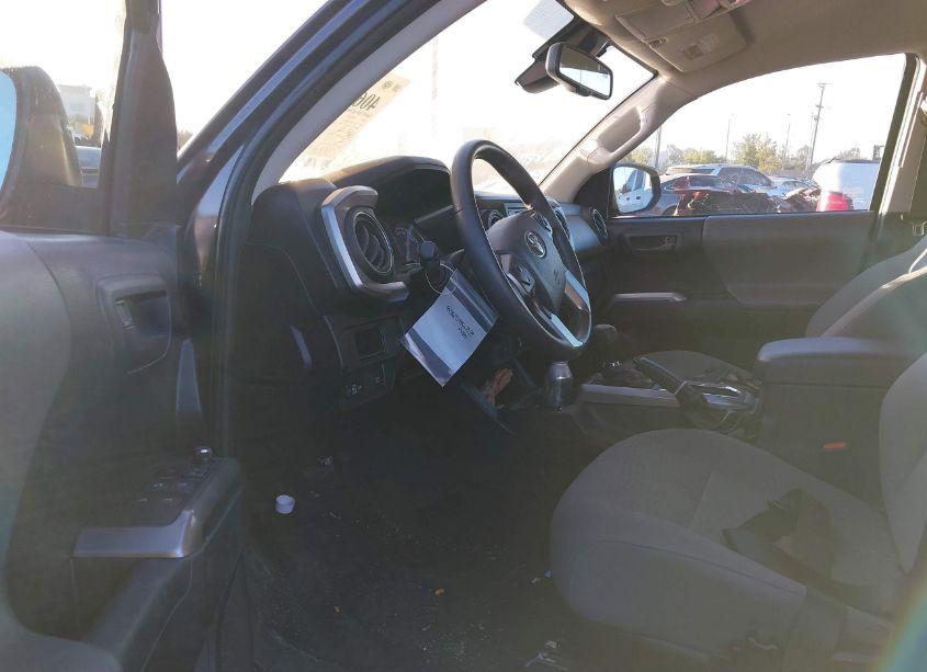 Photo 5 of 2018 Toyota Tacoma SR5 V6 (VIN 3TMAZ5CN5JM062314)