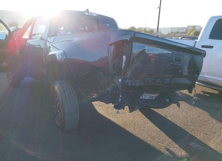 Photo 6 of 2018 Toyota Tacoma SR5 V6 (VIN 3TMAZ5CN5JM062314)