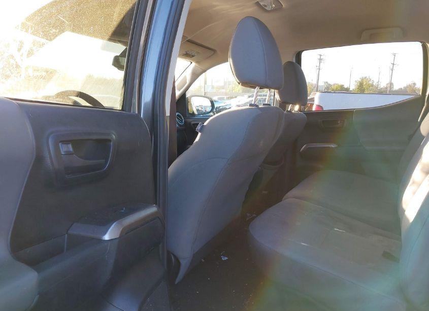 Photo 8 of 2018 Toyota Tacoma SR5 V6 (VIN 3TMAZ5CN5JM062314)