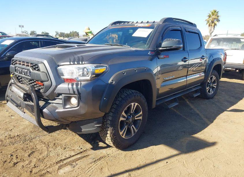 Photo 2 of 2019 Toyota Tacoma TRD SPORT (VIN 3TMAZ5CN5KM094939)