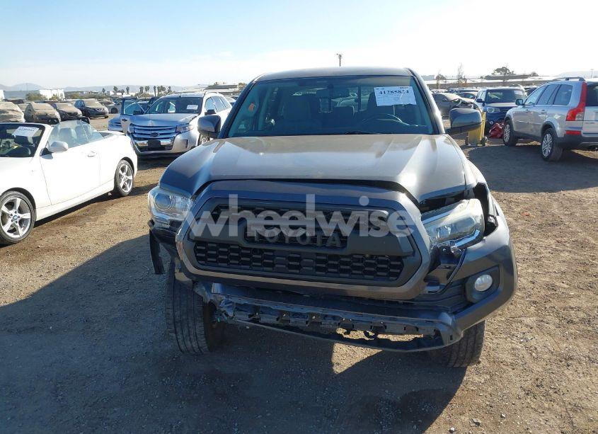Photo 13 of 2016 Toyota Tacoma SR5 V6 (VIN 3TMAZ5CN6GM019657)