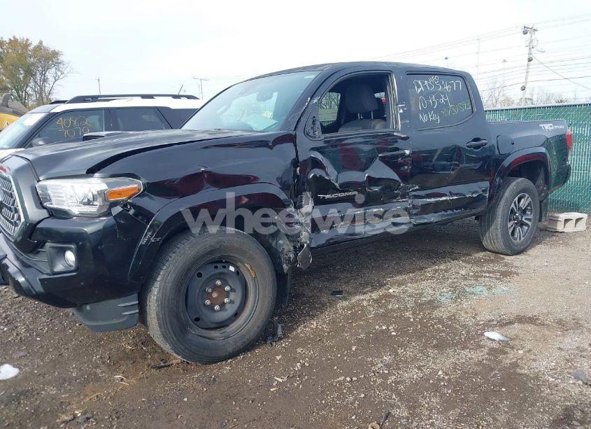 Photo 6 of 2018 Toyota Tacoma TRD SPORT (VIN 3TMAZ5CN6JM055632)