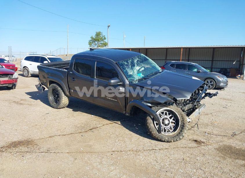 2018 Toyota Tacoma SR5 V6 (VIN 3TMAZ5CN6JM069319) main photo