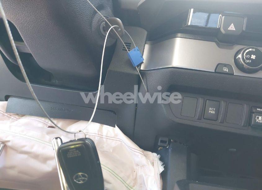 Photo 11 of 2018 Toyota Tacoma SR5 V6 (VIN 3TMAZ5CN6JM069319)