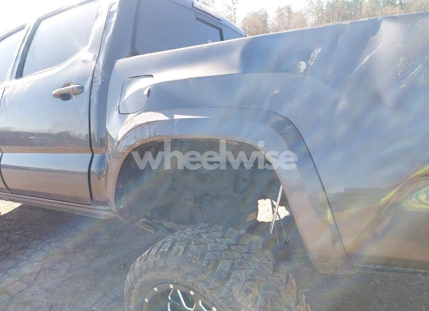 Photo 14 of 2018 Toyota Tacoma SR5 V6 (VIN 3TMAZ5CN6JM069319)