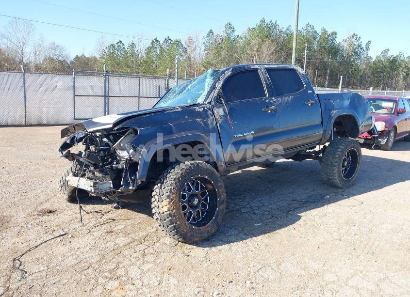 Photo 2 of 2018 Toyota Tacoma SR5 V6 (VIN 3TMAZ5CN6JM069319)