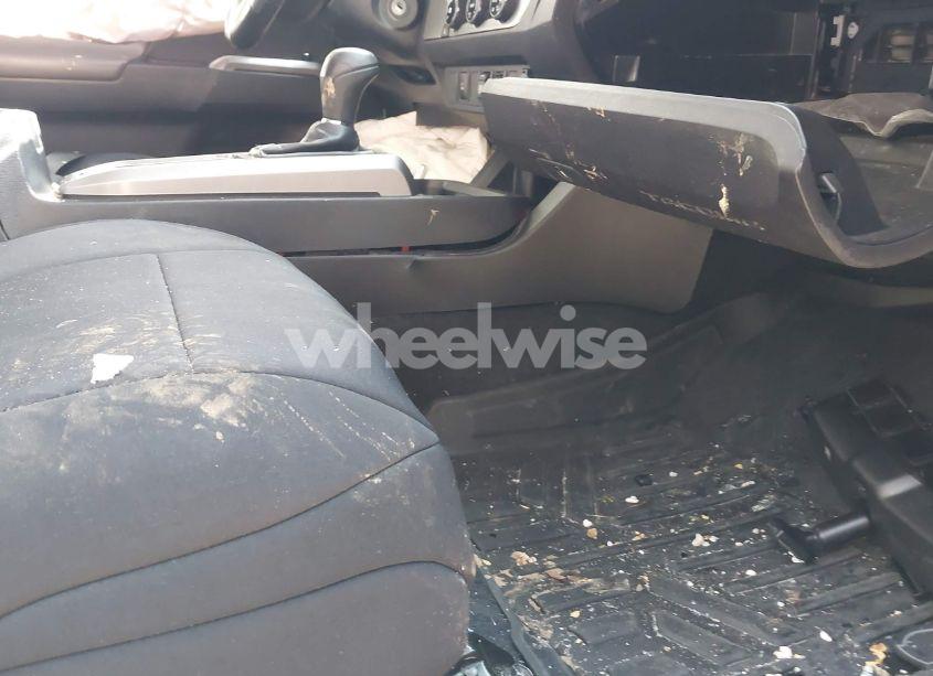 Photo 5 of 2018 Toyota Tacoma SR5 V6 (VIN 3TMAZ5CN6JM069319)