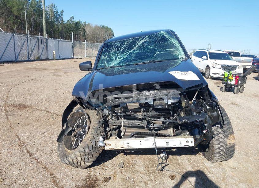 Photo 6 of 2018 Toyota Tacoma SR5 V6 (VIN 3TMAZ5CN6JM069319)