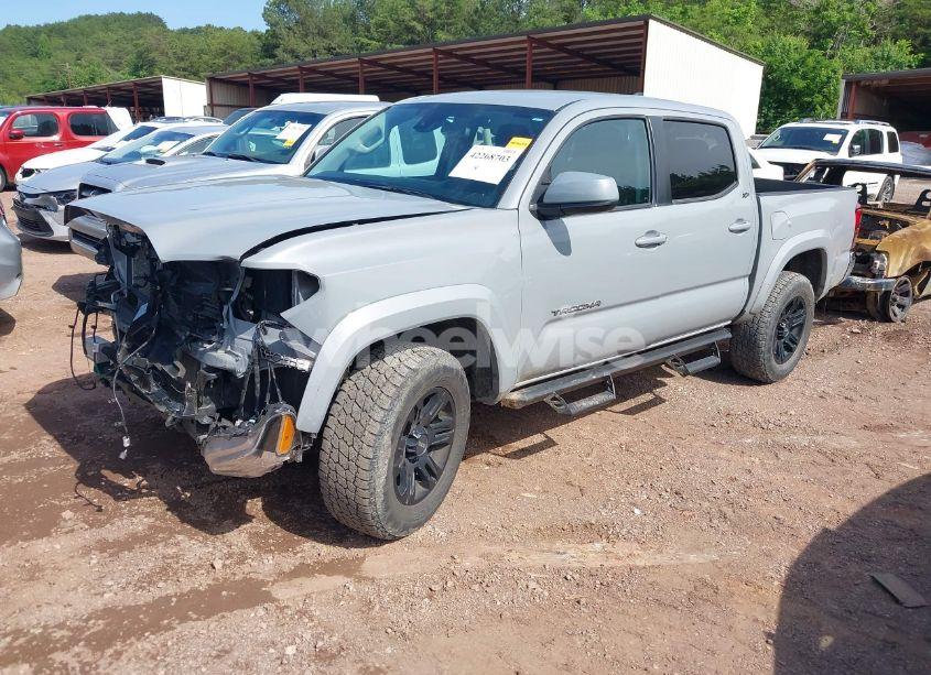 Photo 2 of 2019 Toyota Tacoma SR5 V6 (VIN 3TMAZ5CN6KM102109)