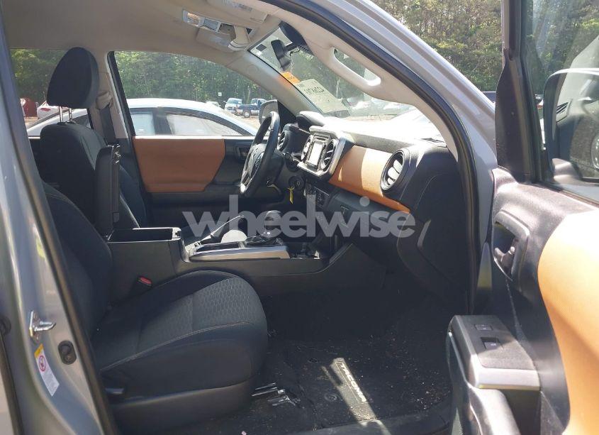 Photo 5 of 2019 Toyota Tacoma SR5 V6 (VIN 3TMAZ5CN6KM102109)